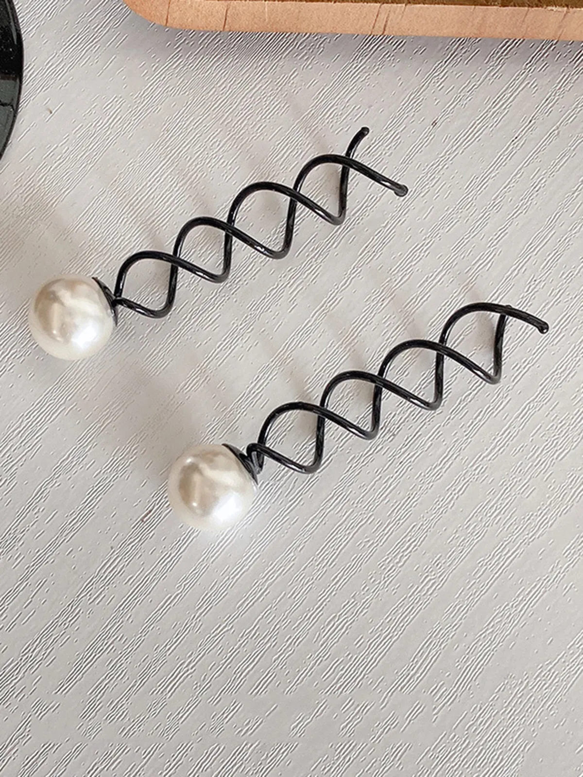 Coiled pearl rotary spiral hairpin