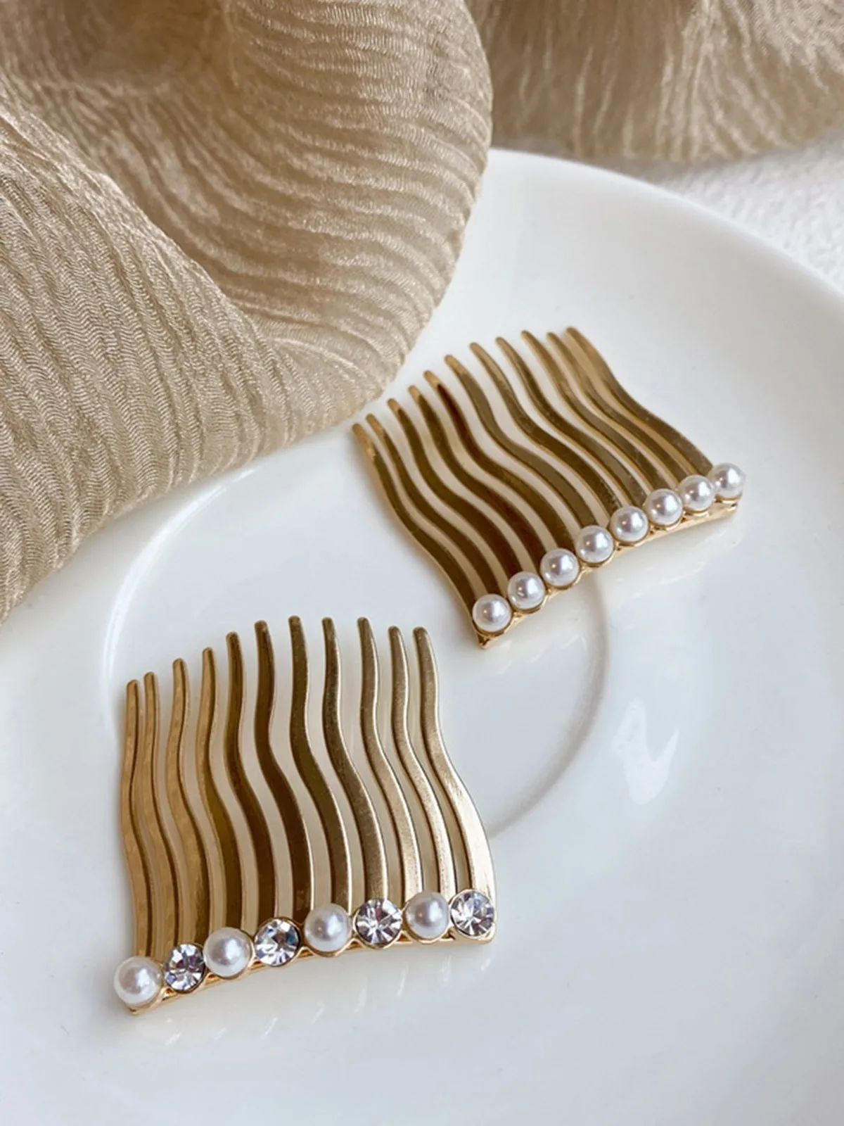 Inverted Pearl Seamless Bangs Hair Clip