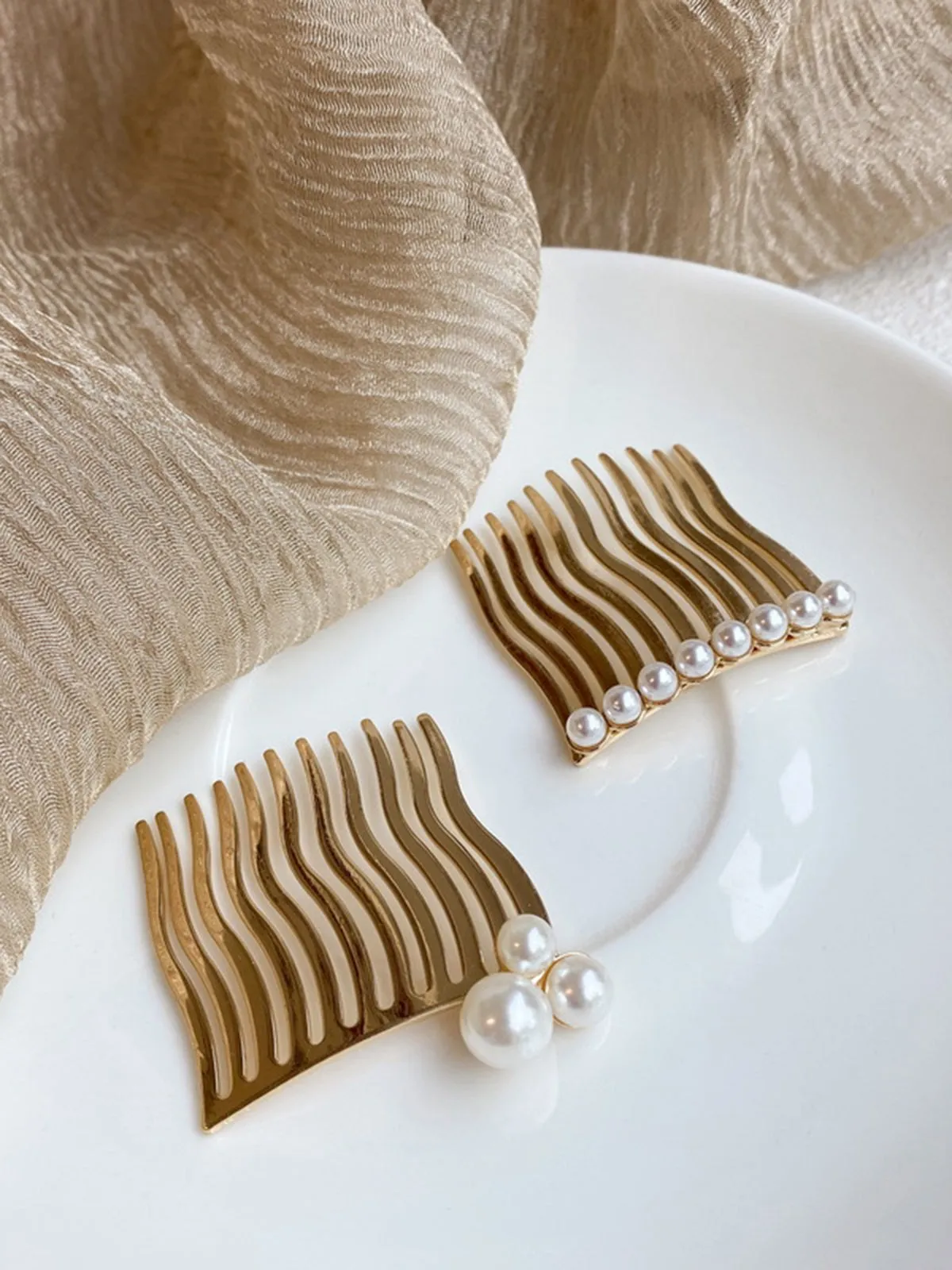 Inverted Pearl Seamless Bangs Hair Clip