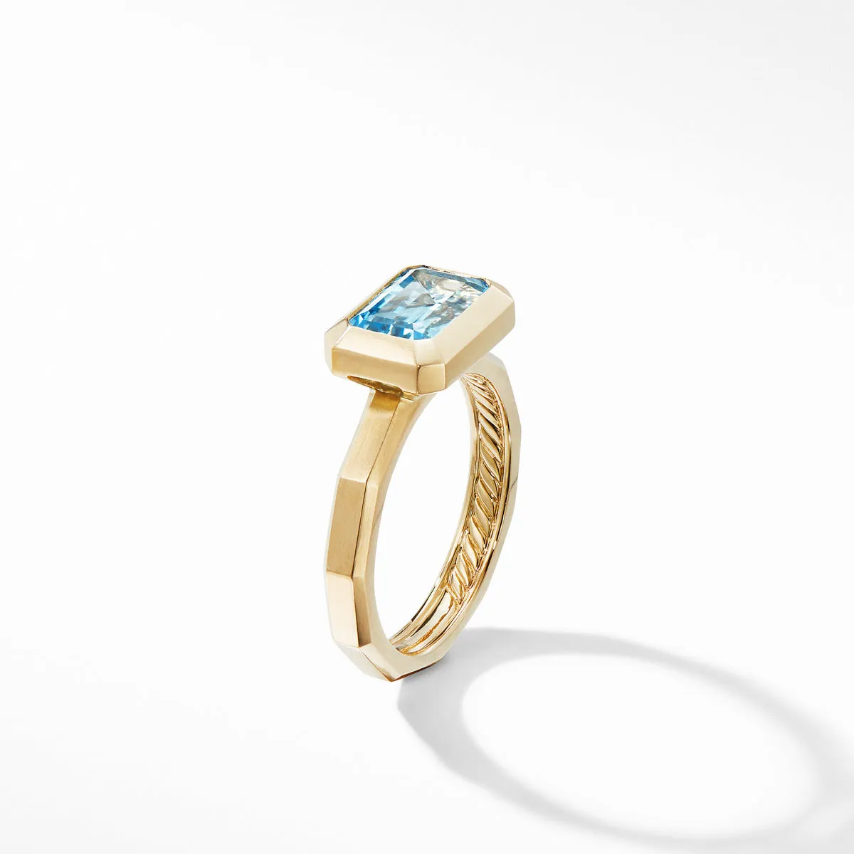 Novella Ring in 18K Yellow Gold with Blue Topaz