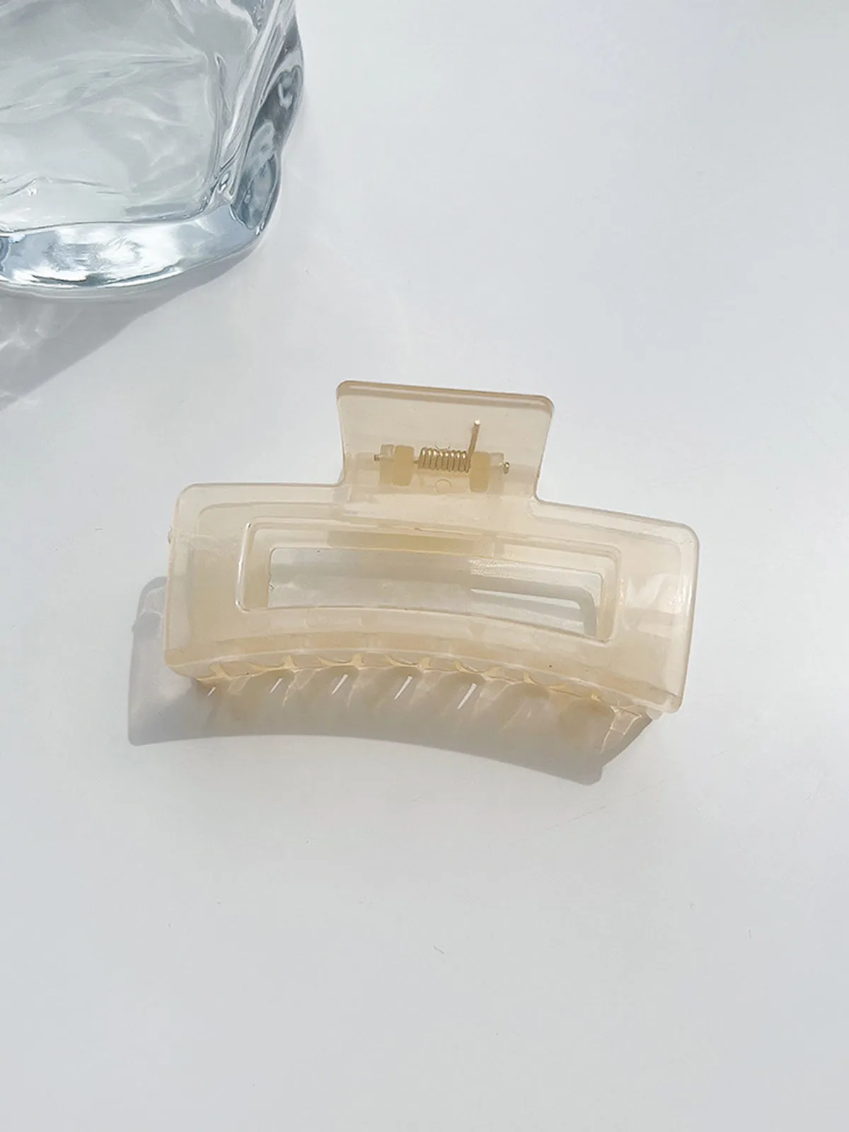 Translucent Grab Back Head Shark Clip Catcher