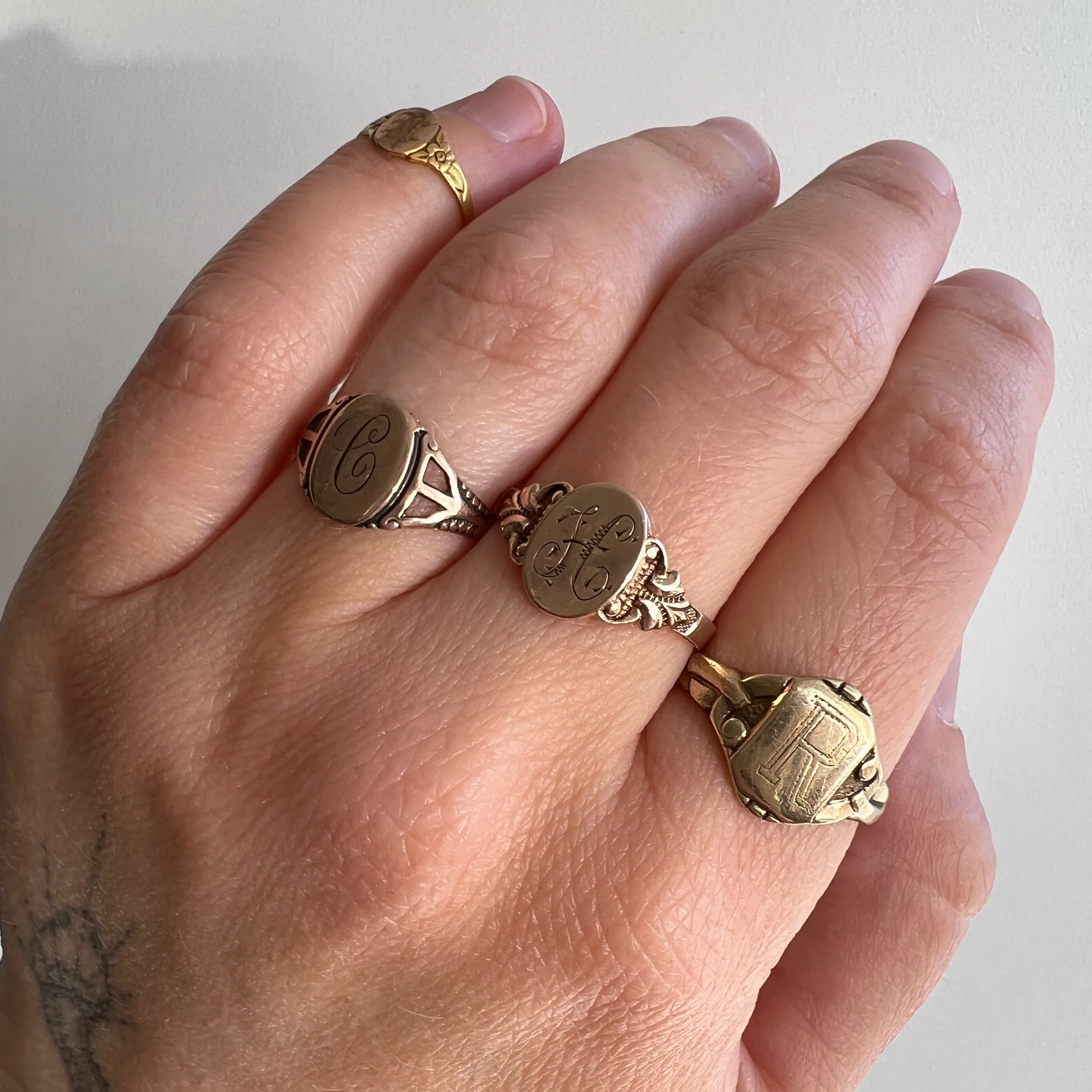 V I N T A G E // gold initial rings / significant letters / very very vintage single initial signet rings